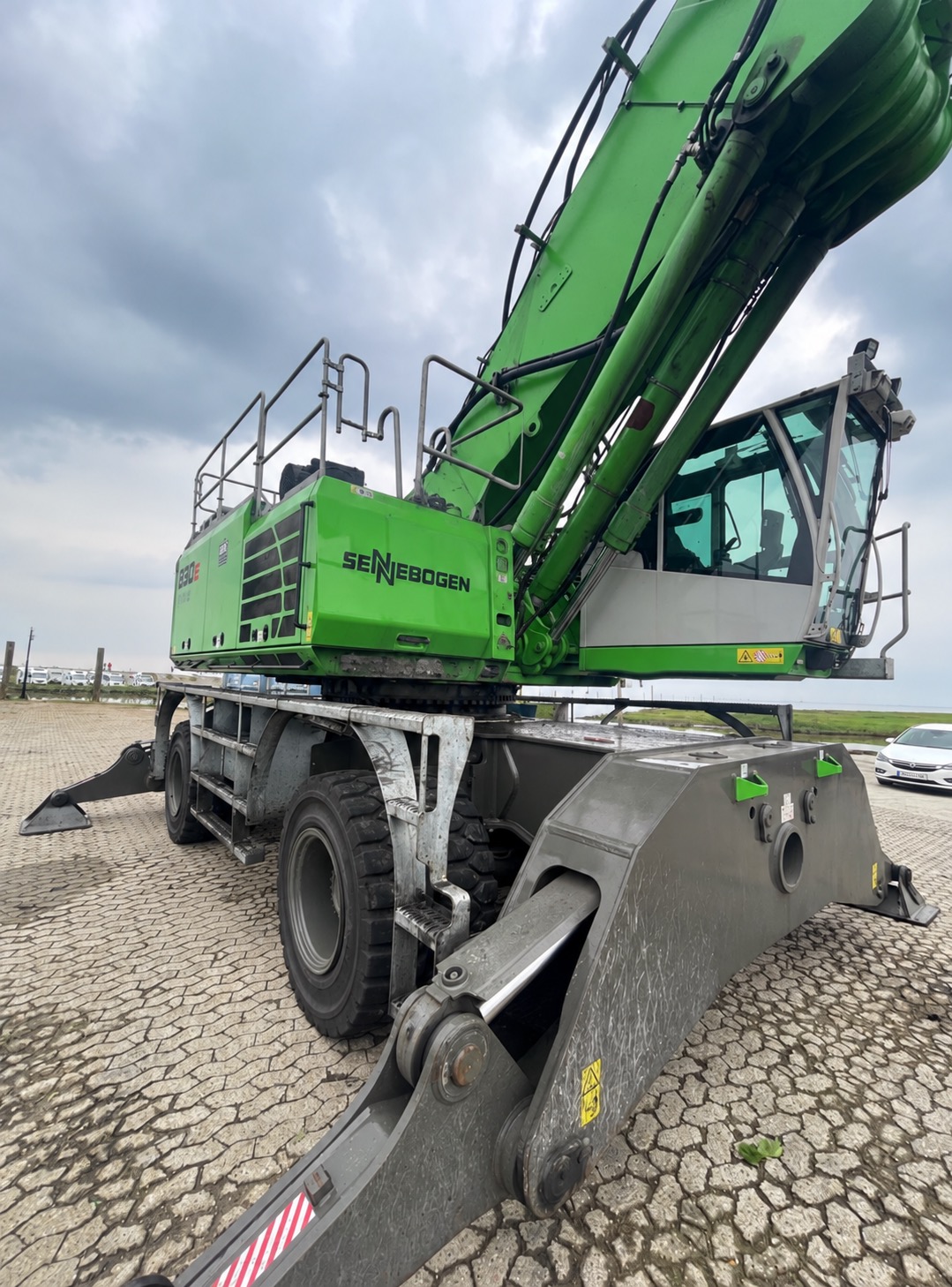 SENNEBOGEN 865 material handler