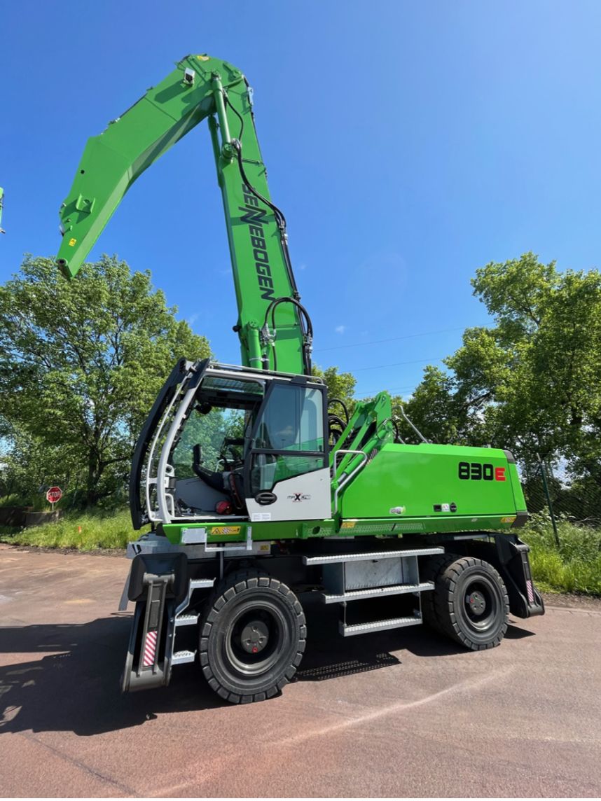 SENNEBOGEN 830 material handler