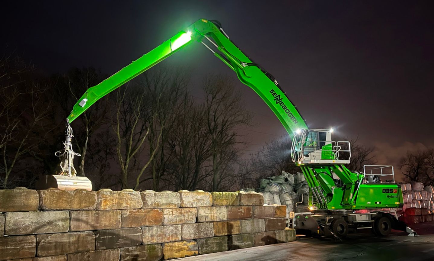 SENNEBOGEN 835 G material handler